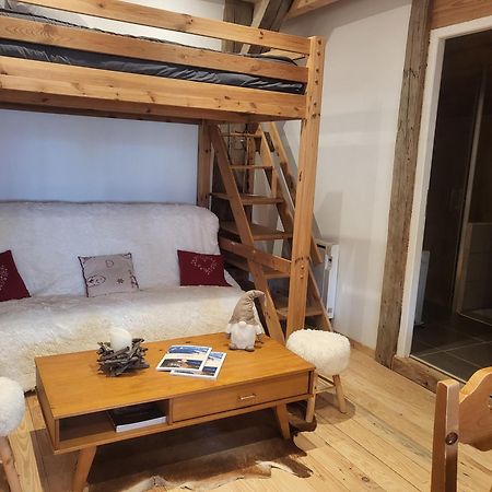Le Nid Des Cerfs Bed & Breakfast Essert-Romand Екстериор снимка