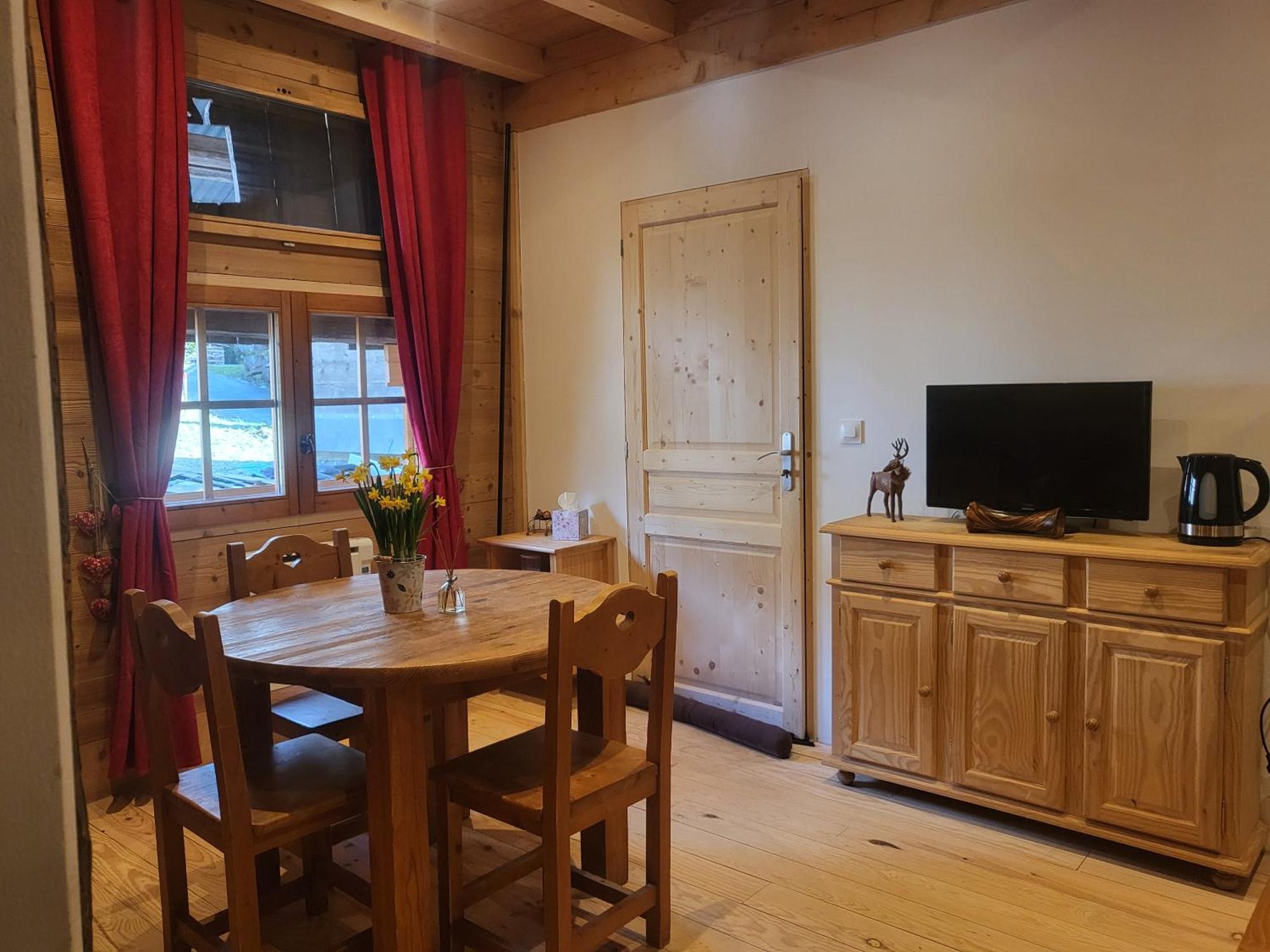 Le Nid Des Cerfs Bed & Breakfast Essert-Romand Екстериор снимка
