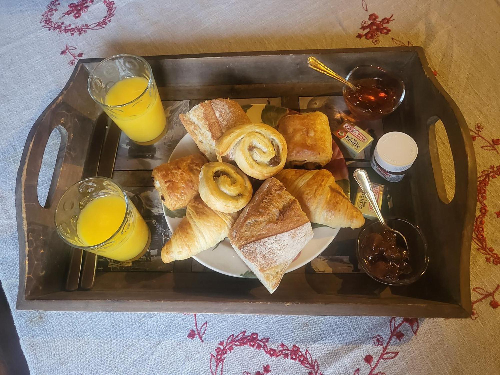 Le Nid Des Cerfs Bed & Breakfast Essert-Romand Екстериор снимка